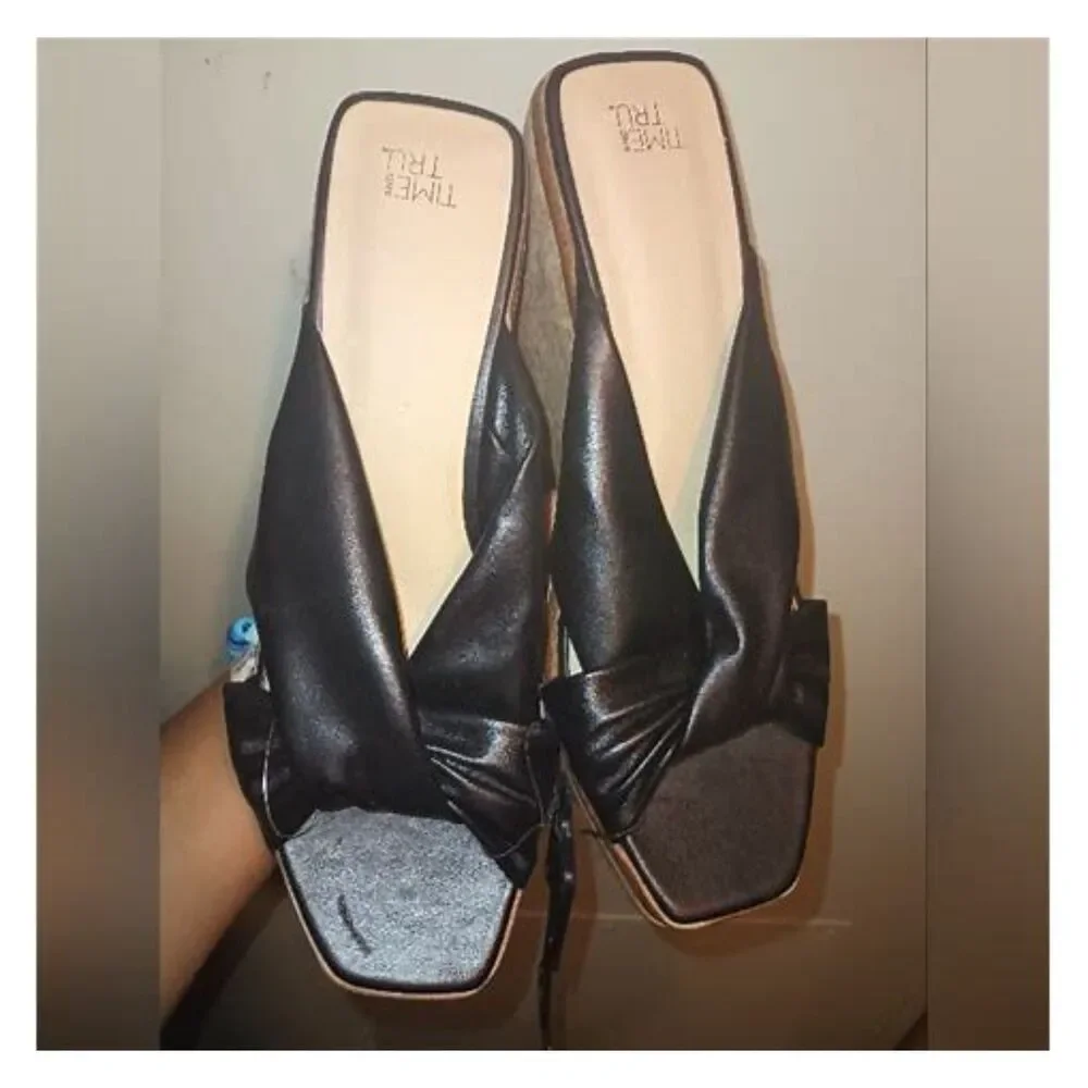 Women's Size: 6 Wedge High Heel Sandals Black . Time and Tru . New w/ Tags